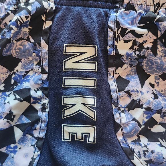 Nike Women’s Running Shorts Size L Dri-FIT Blue Purple Floral Geometric Athletic - Picture 8 of 8